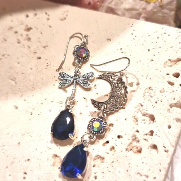 Silver and Purple Dangle Earrings - Picture 2 of 7